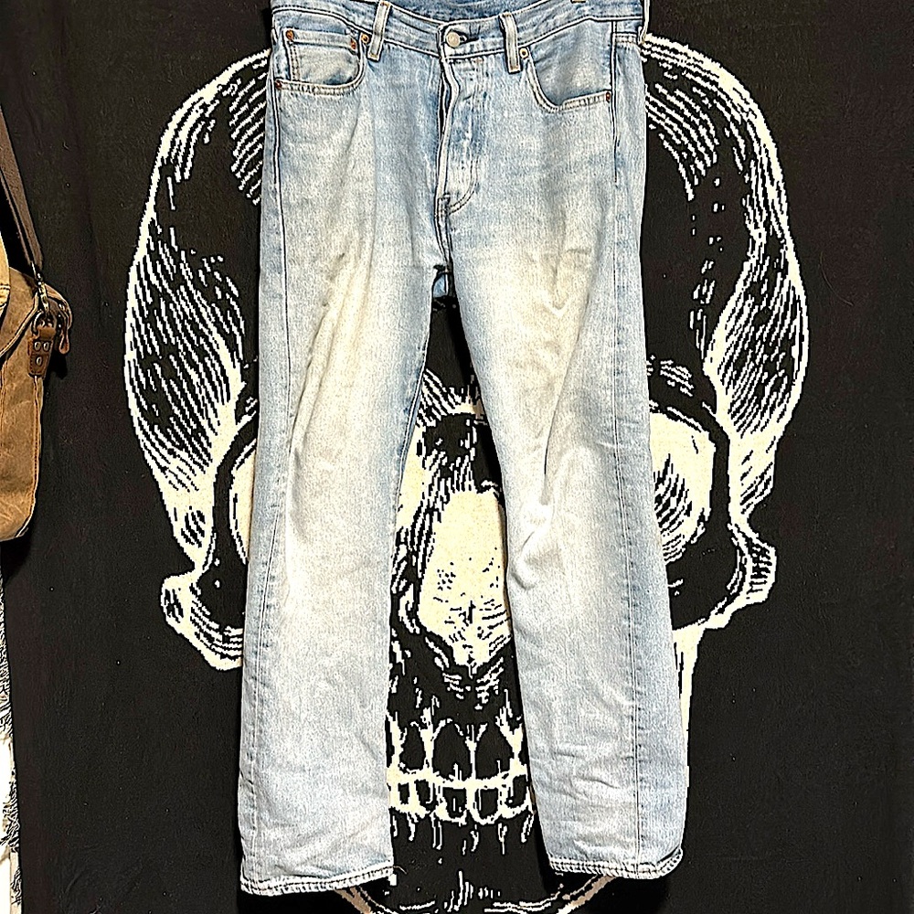 Levis mens 33X32 501 button fly jeans